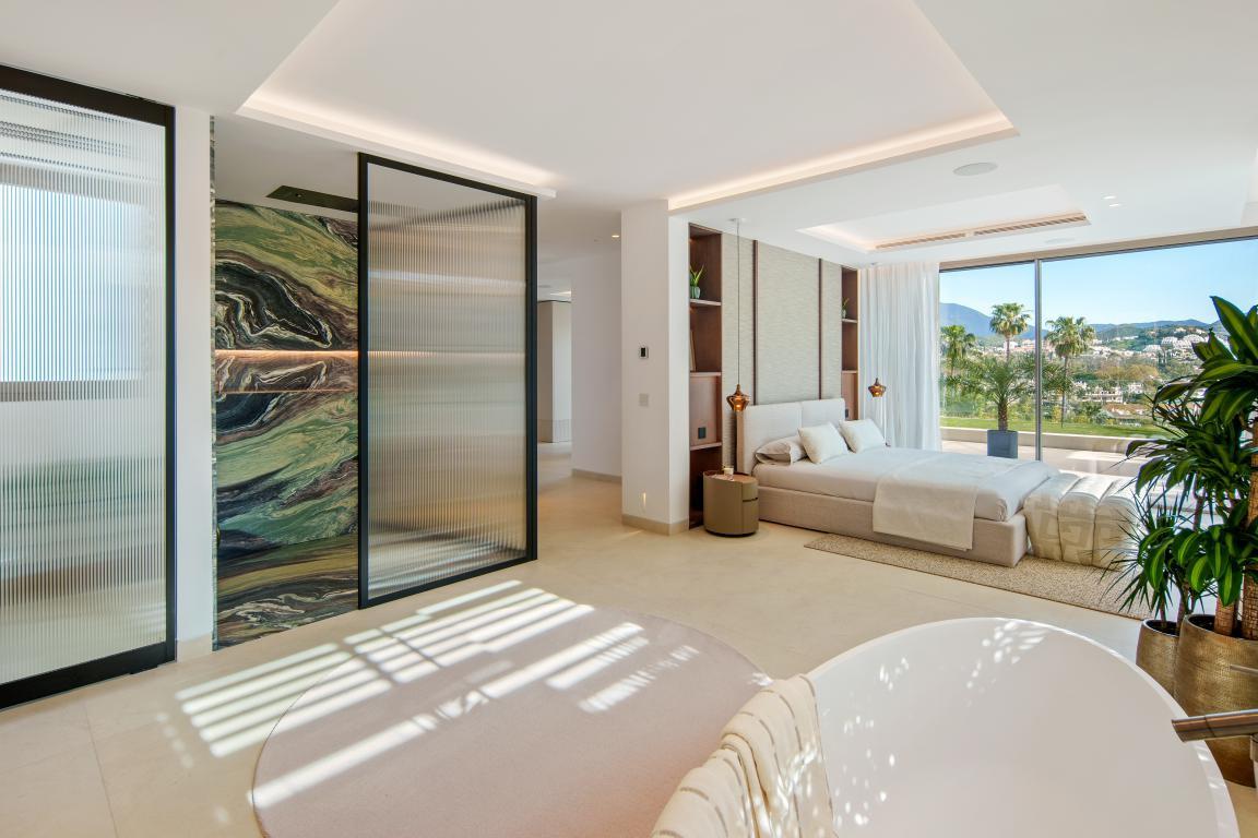 Huis te koop in Nueva Andalucía | 5 slaapkamers H5394577
