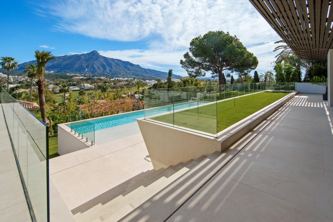Huis te koop in Nueva Andalucía | 5 slaapkamers H5394577