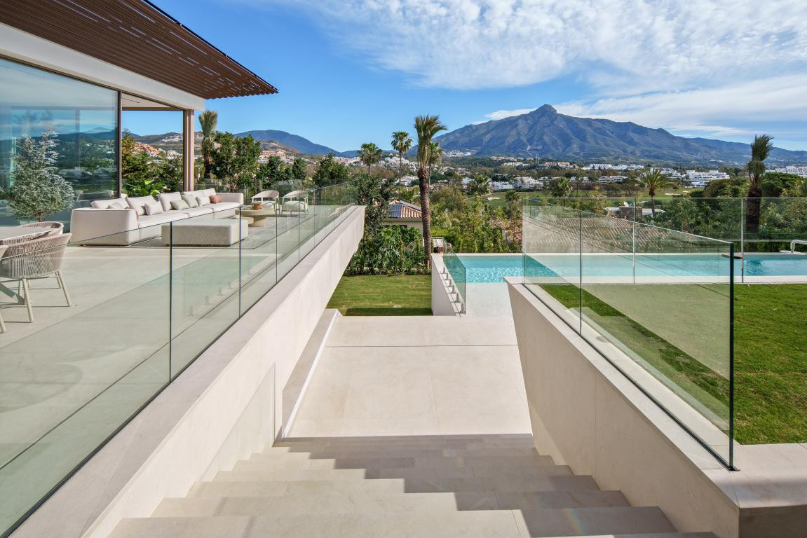 Huis te koop in Nueva Andalucía | 5 slaapkamers H5394577