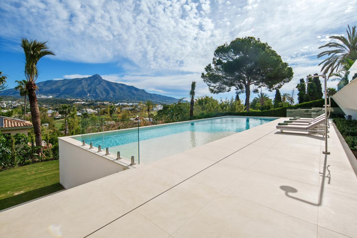 Huis te koop in Nueva Andalucía | 5 slaapkamers H5394577