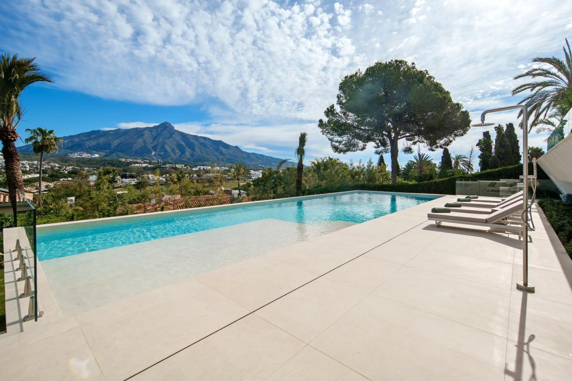 Huis te koop in Nueva Andalucía | 5 slaapkamers H5394577