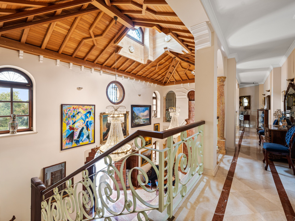 Huis te koop in Nueva Andalucía | 6 slaapkamers H5400265