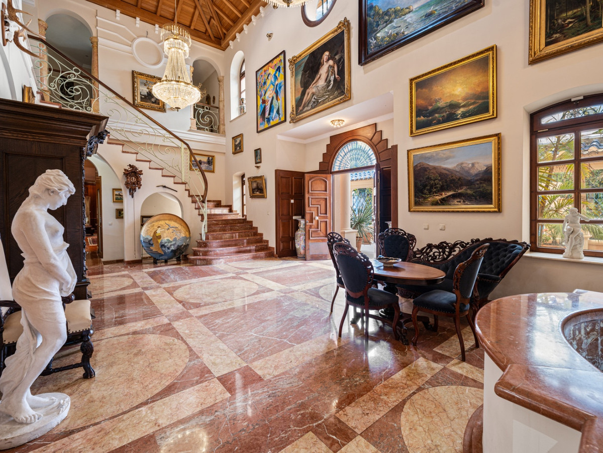 Huis te koop in Nueva Andalucía | 6 slaapkamers H5400265