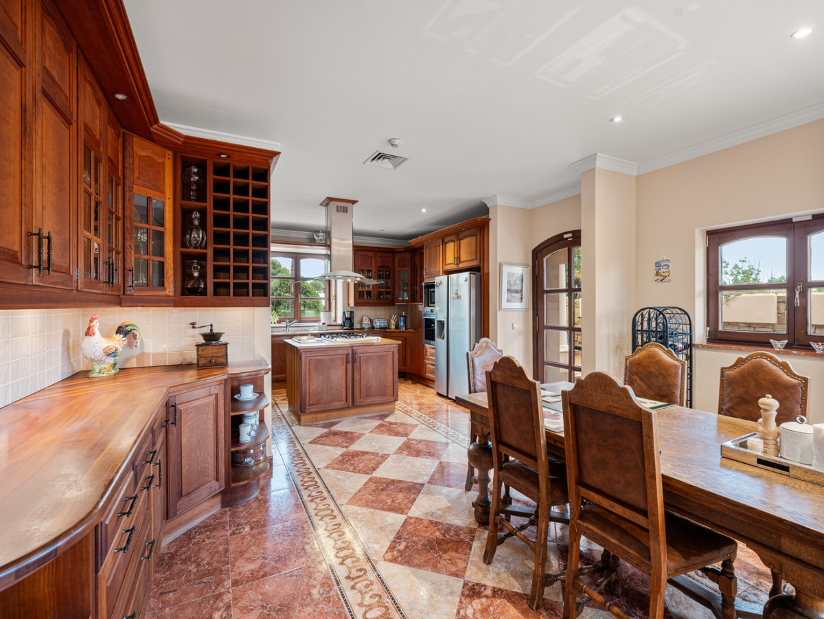 Huis te koop in Nueva Andalucía | 6 slaapkamers H5400265