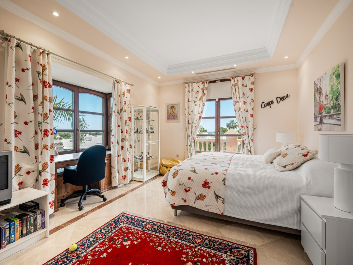 Huis te koop in Nueva Andalucía | 6 slaapkamers H5400265