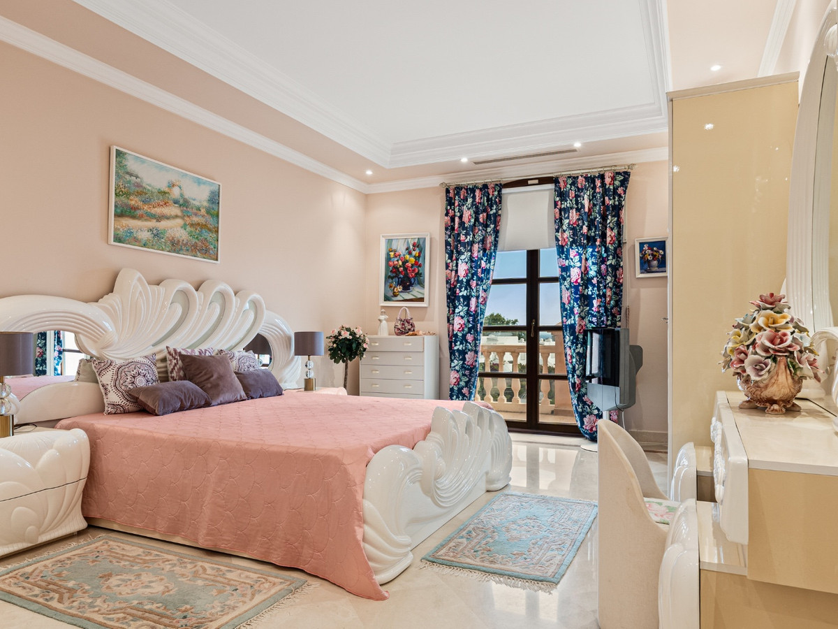 Huis te koop in Nueva Andalucía | 6 slaapkamers H5400265