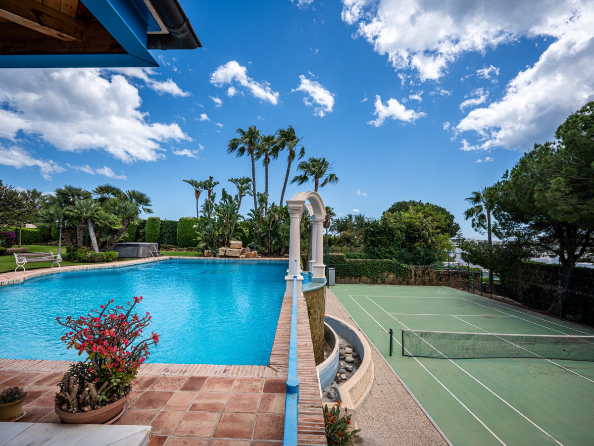 Huis te koop in Nueva Andalucía | 6 slaapkamers H5400265