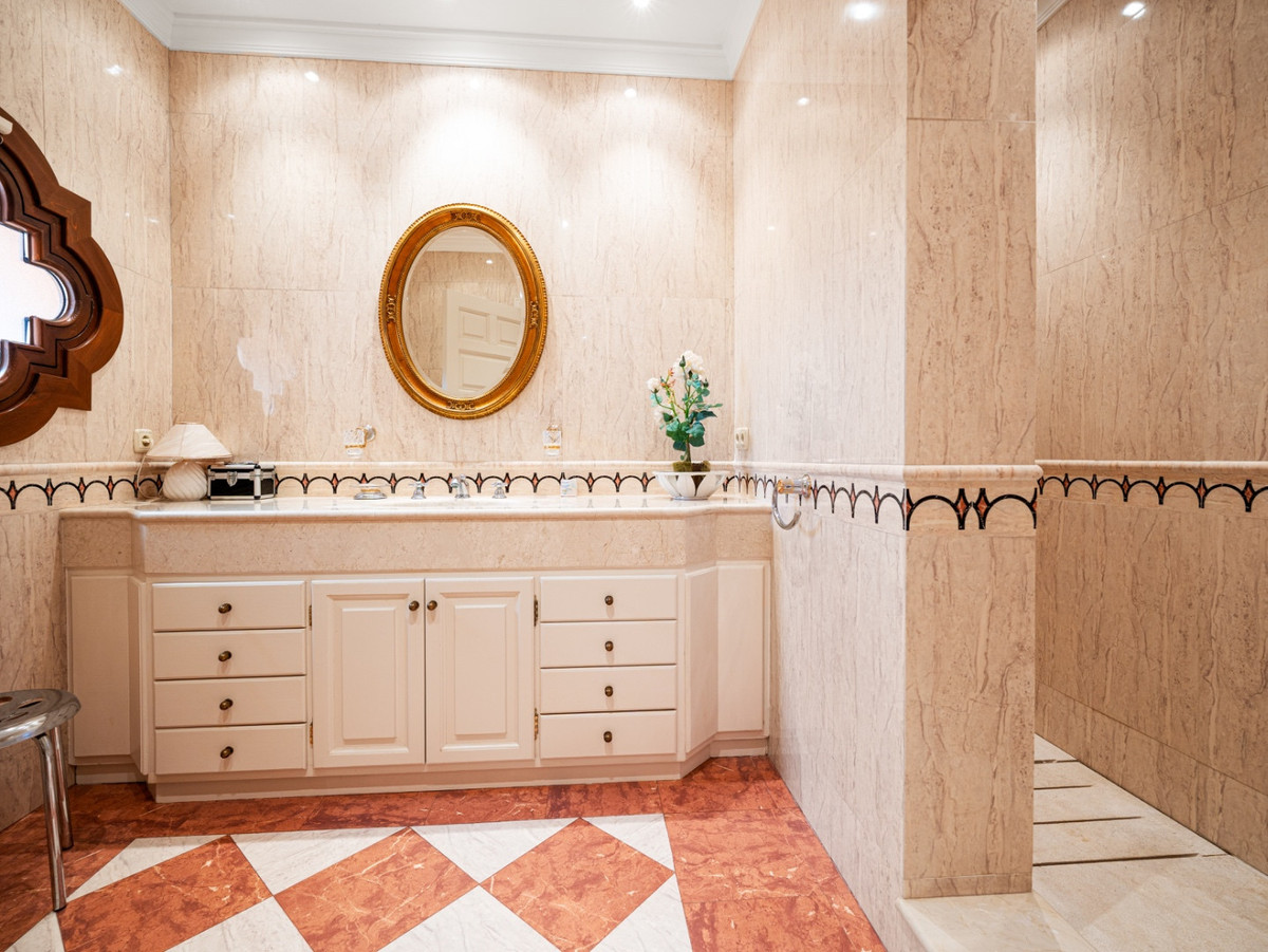 Huis te koop in Nueva Andalucía | 6 slaapkamers H5400265