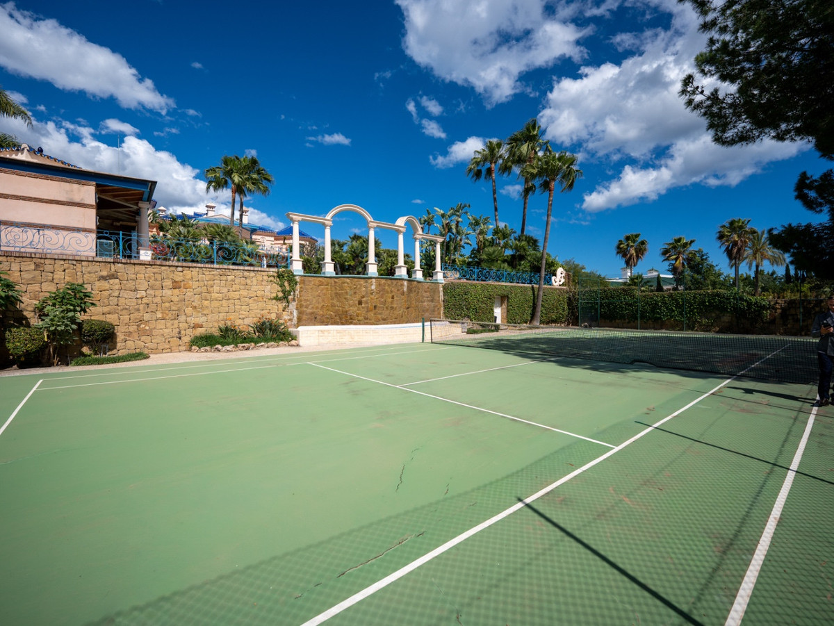 Huis te koop in Nueva Andalucía | 6 slaapkamers H5400265