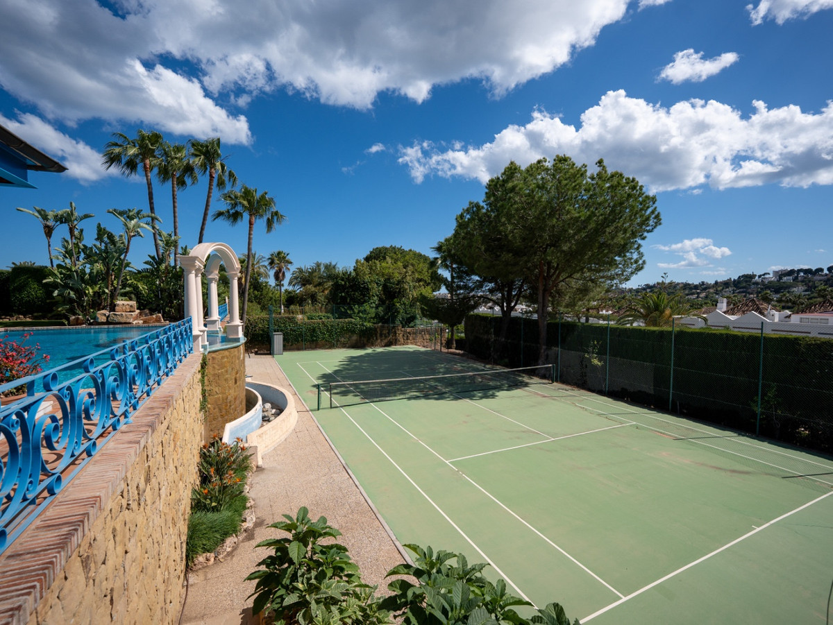 Huis te koop in Nueva Andalucía | 6 slaapkamers H5400265