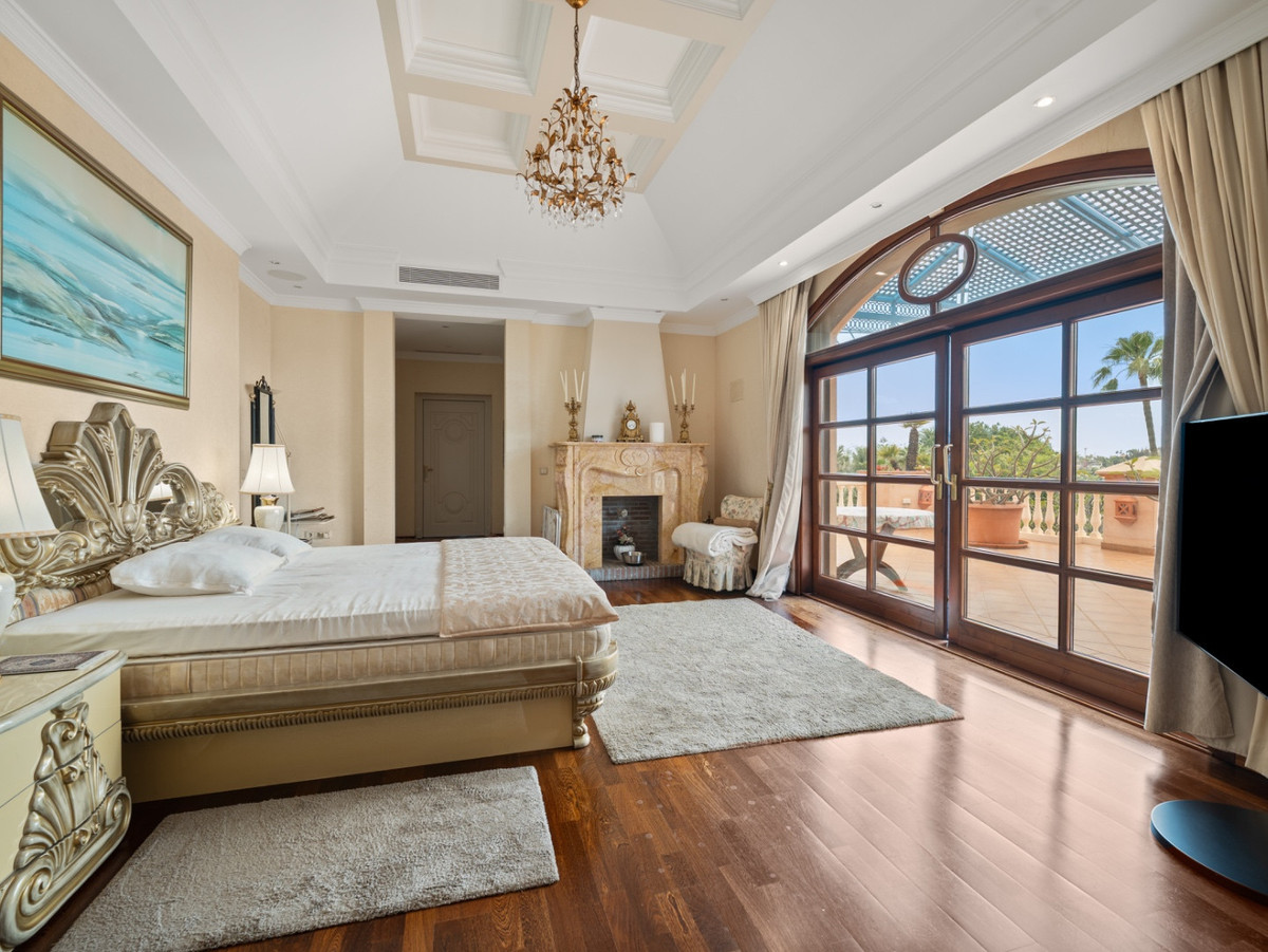 Huis te koop in Nueva Andalucía | 6 slaapkamers H5400265
