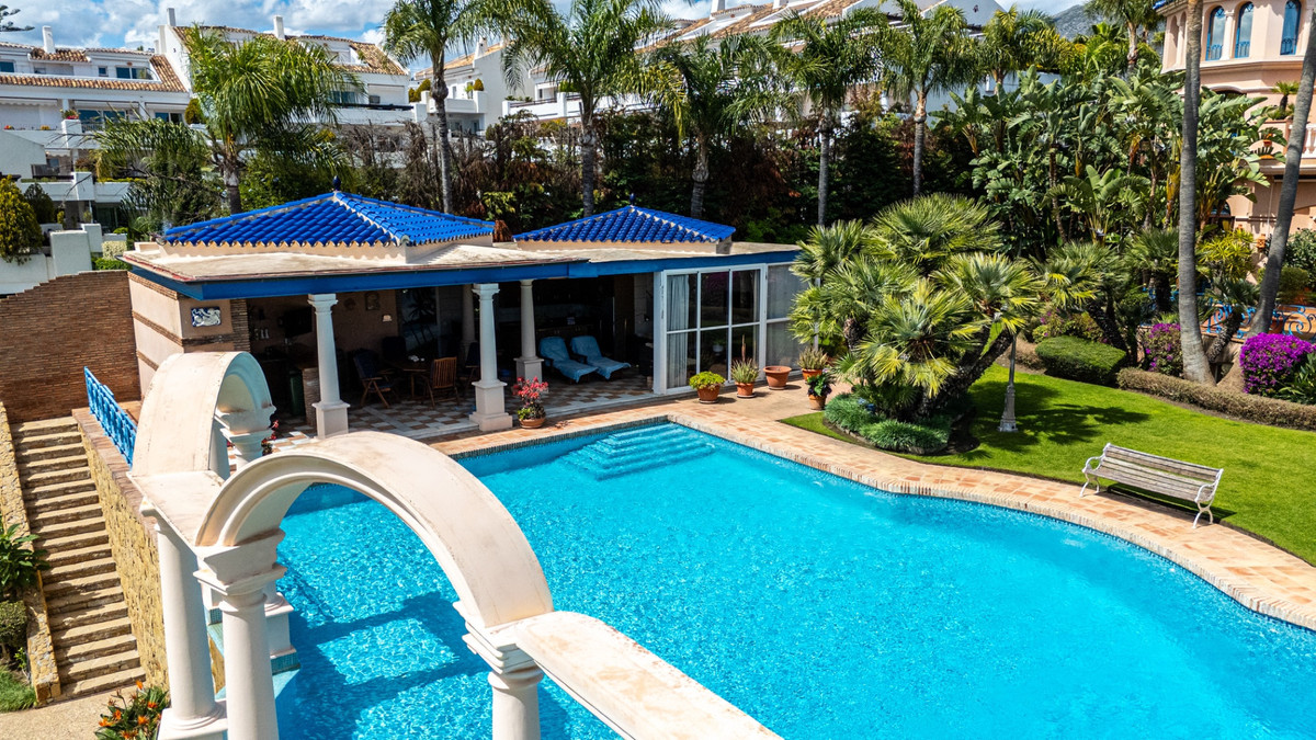 Huis te koop in Nueva Andalucía | 6 slaapkamers H5400265