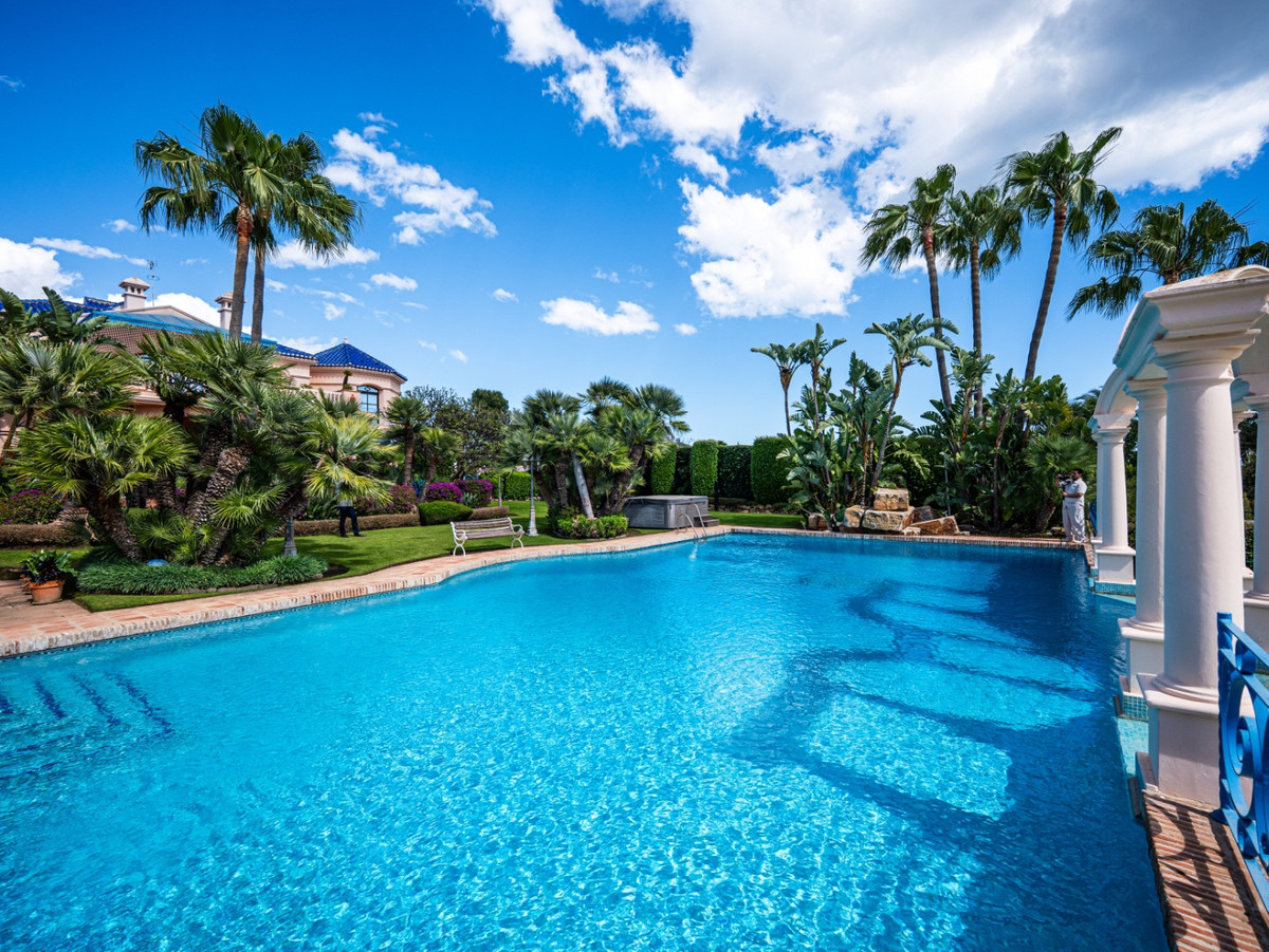 Huis te koop in Nueva Andalucía | 6 slaapkamers H5400265