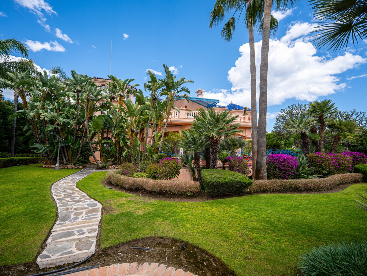 Huis te koop in Nueva Andalucía | 6 slaapkamers H5400265