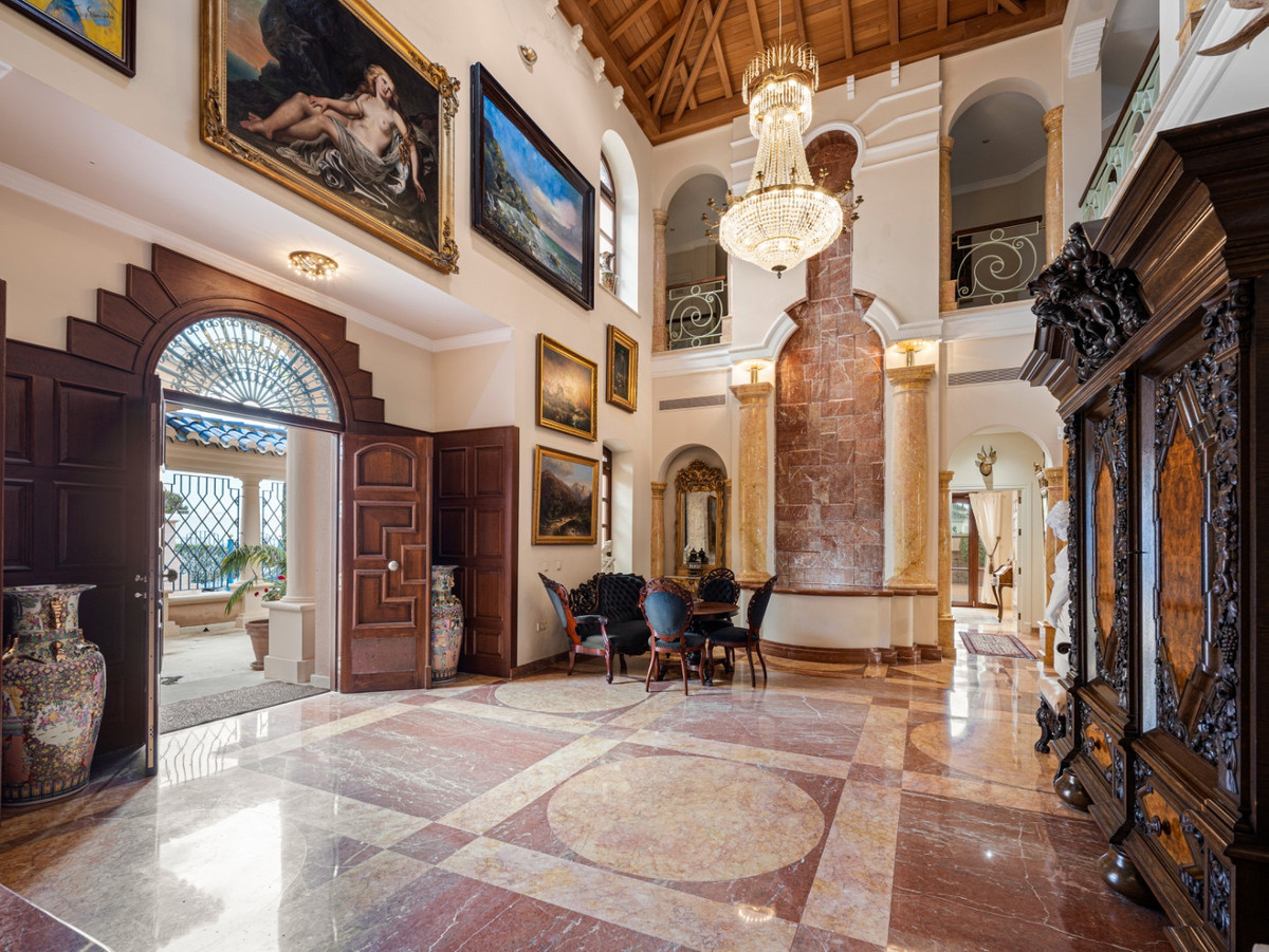 Huis te koop in Nueva Andalucía | 6 slaapkamers H5400265