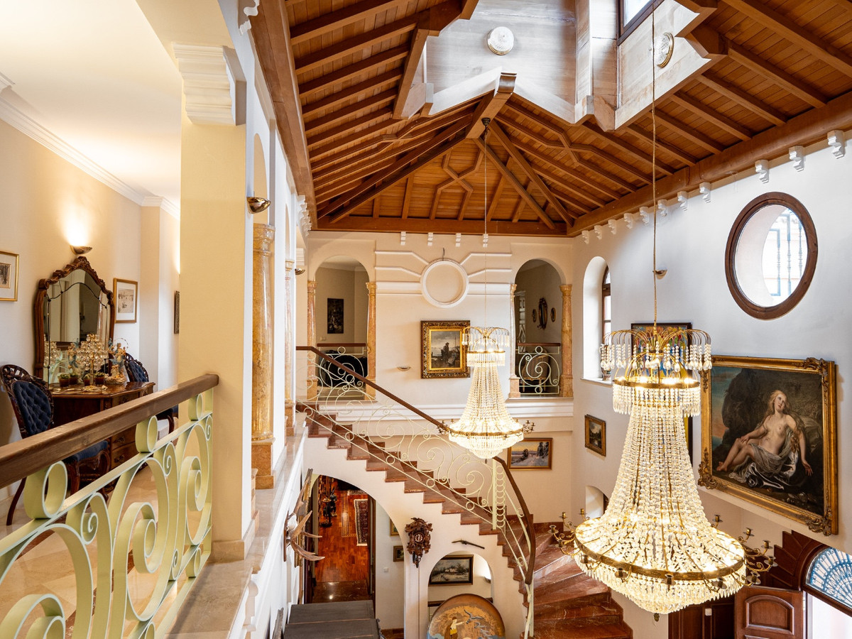 Huis te koop in Nueva Andalucía | 6 slaapkamers H5400265