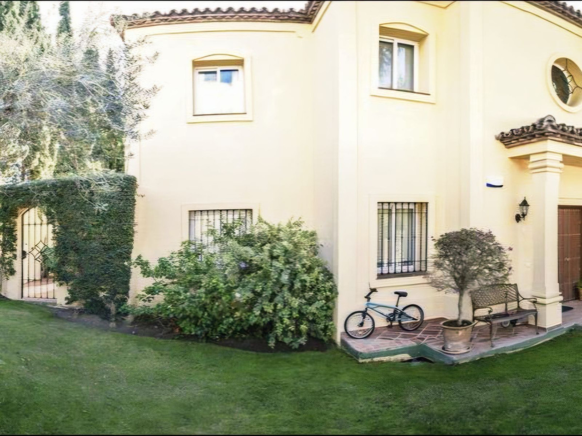 Huis te koop in Nueva Andalucía | 5 slaapkamers H5402329