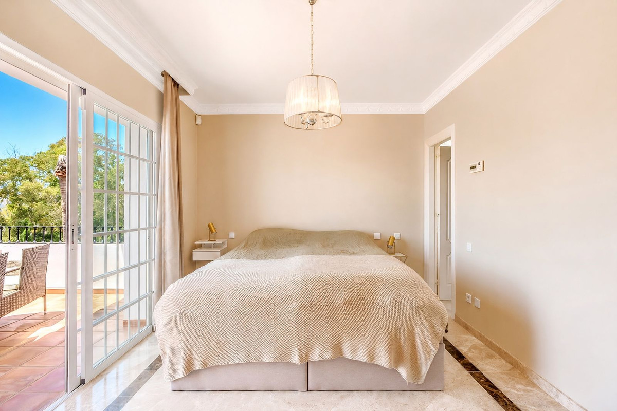 Huis te koop in Nueva Andalucía | 4 slaapkamers H5417878