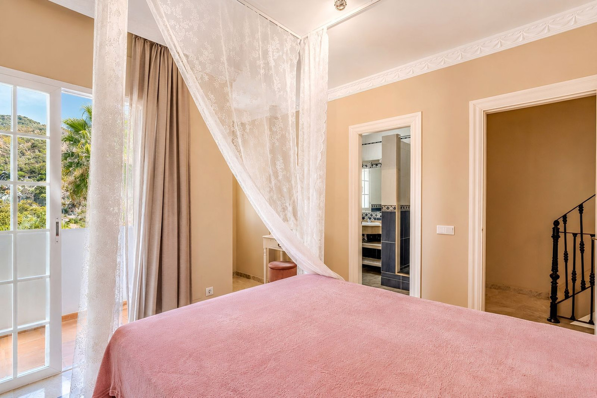 Huis te koop in Nueva Andalucía | 4 slaapkamers H5417878
