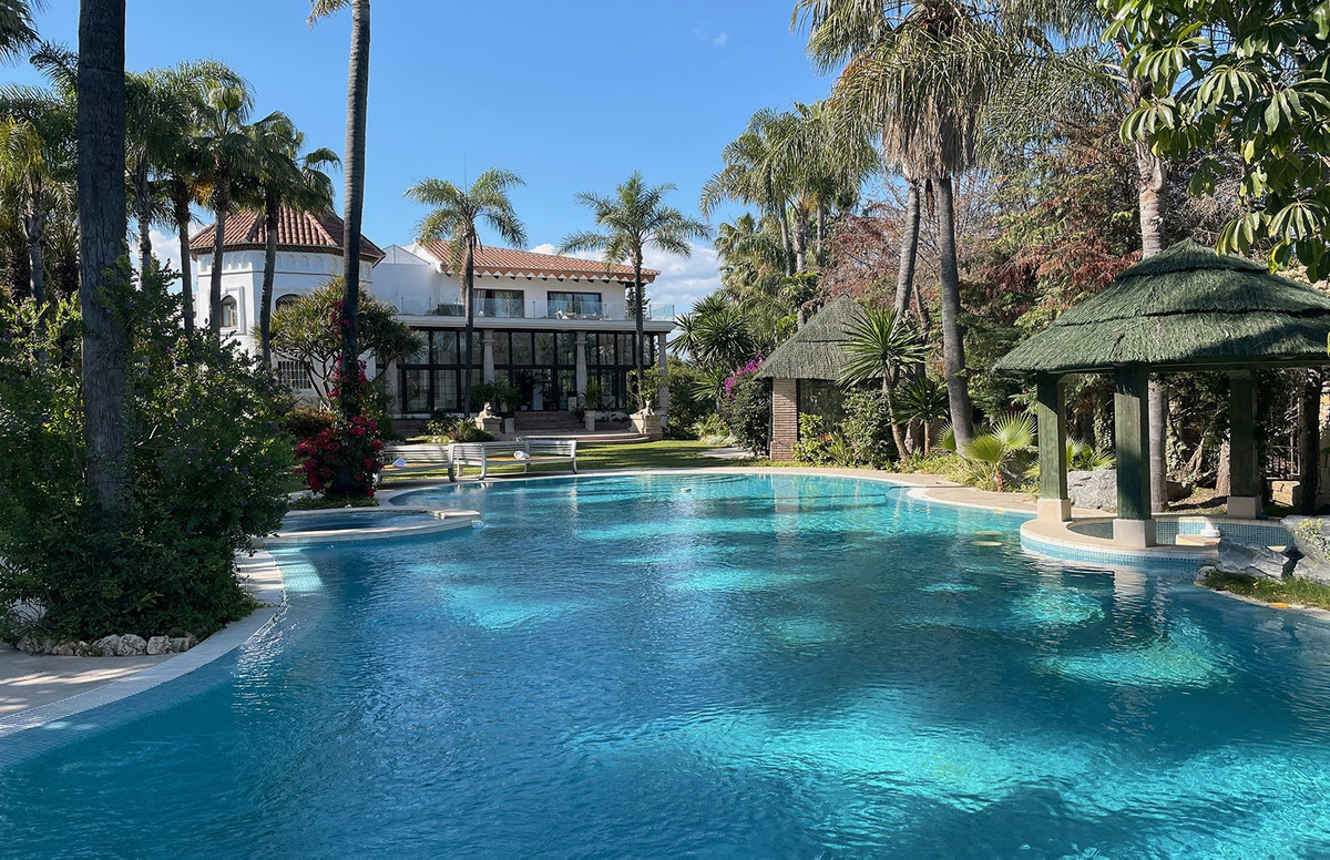 Huis te koop in Nueva Andalucía | 10 slaapkamers H5420308