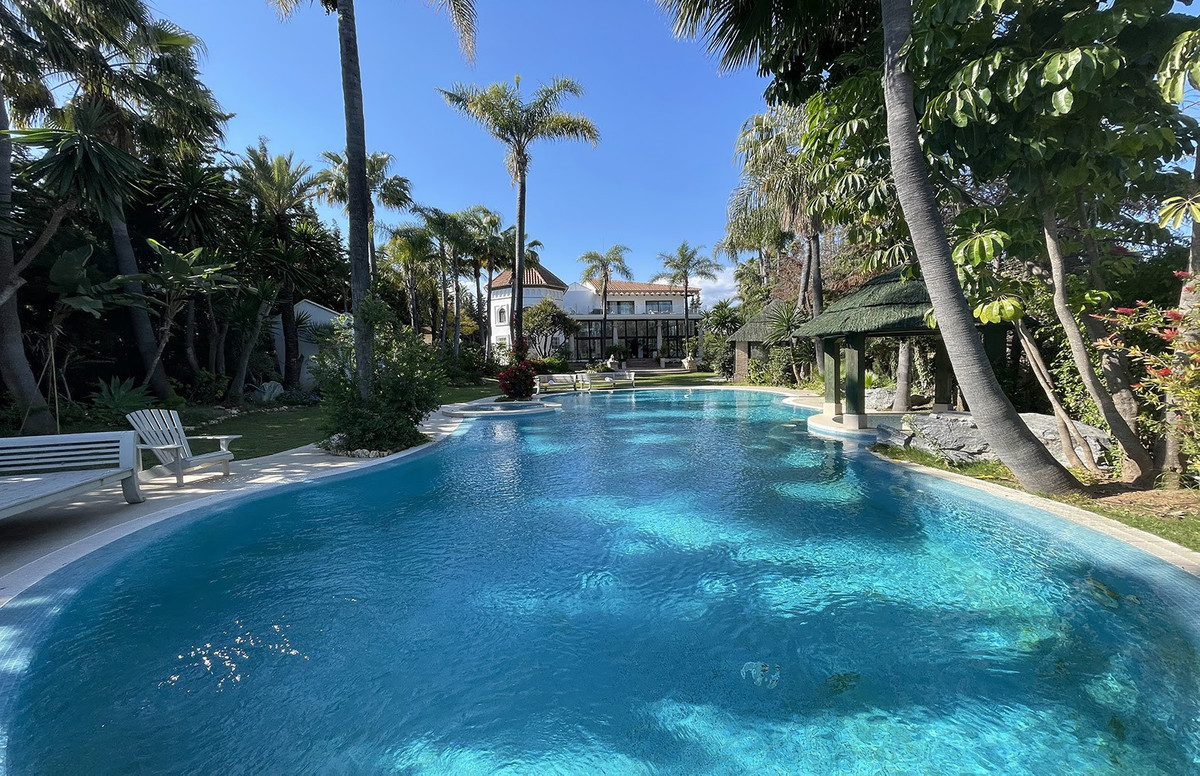 Huis te koop in Nueva Andalucía | 10 slaapkamers H5420308