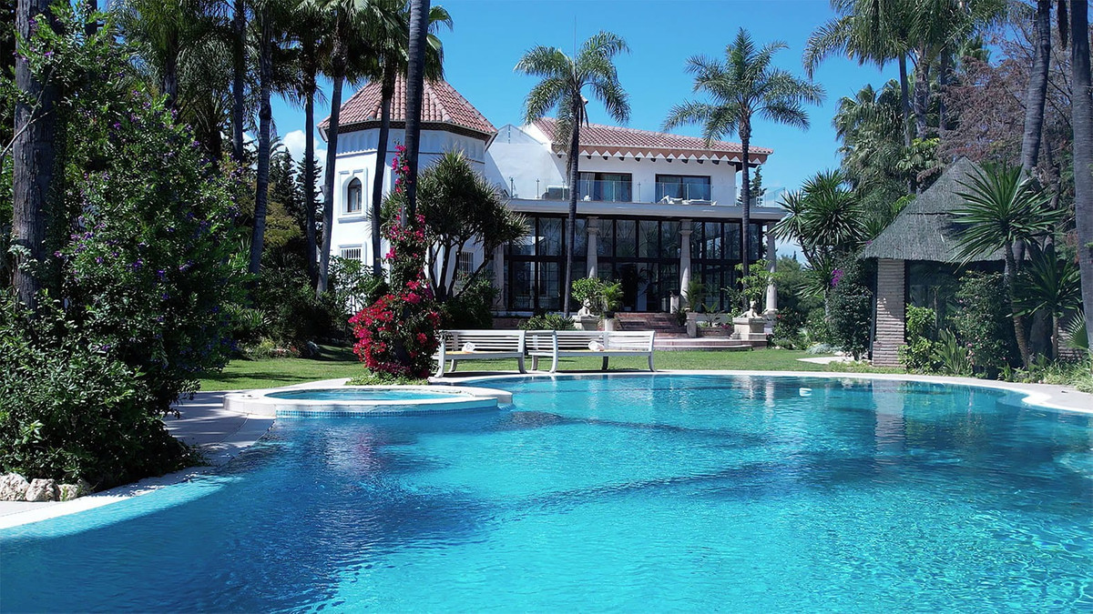 Huis te koop in Nueva Andalucía | 10 slaapkamers H5420308