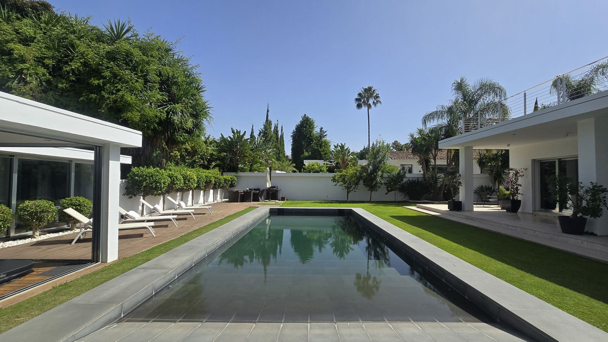 Huis te koop in Nueva Andalucía | 5 slaapkamers H5421925