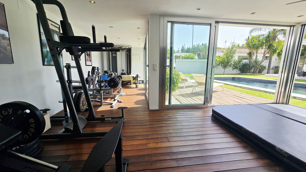 Huis te koop in Nueva Andalucía | 5 slaapkamers H5421925