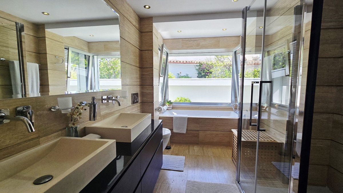 Huis te koop in Nueva Andalucía | 5 slaapkamers H5421925