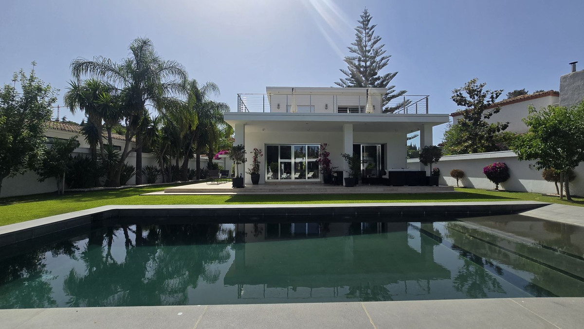 Huis te koop in Nueva Andalucía | 5 slaapkamers H5421925