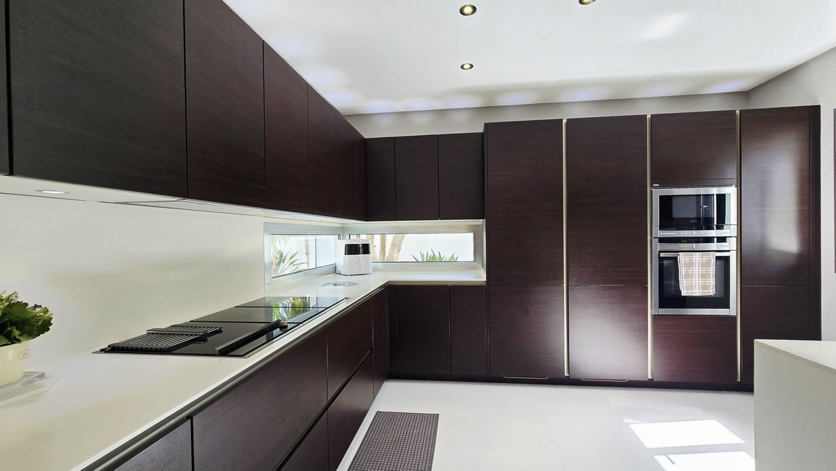 Huis te koop in Nueva Andalucía | 5 slaapkamers H5421925