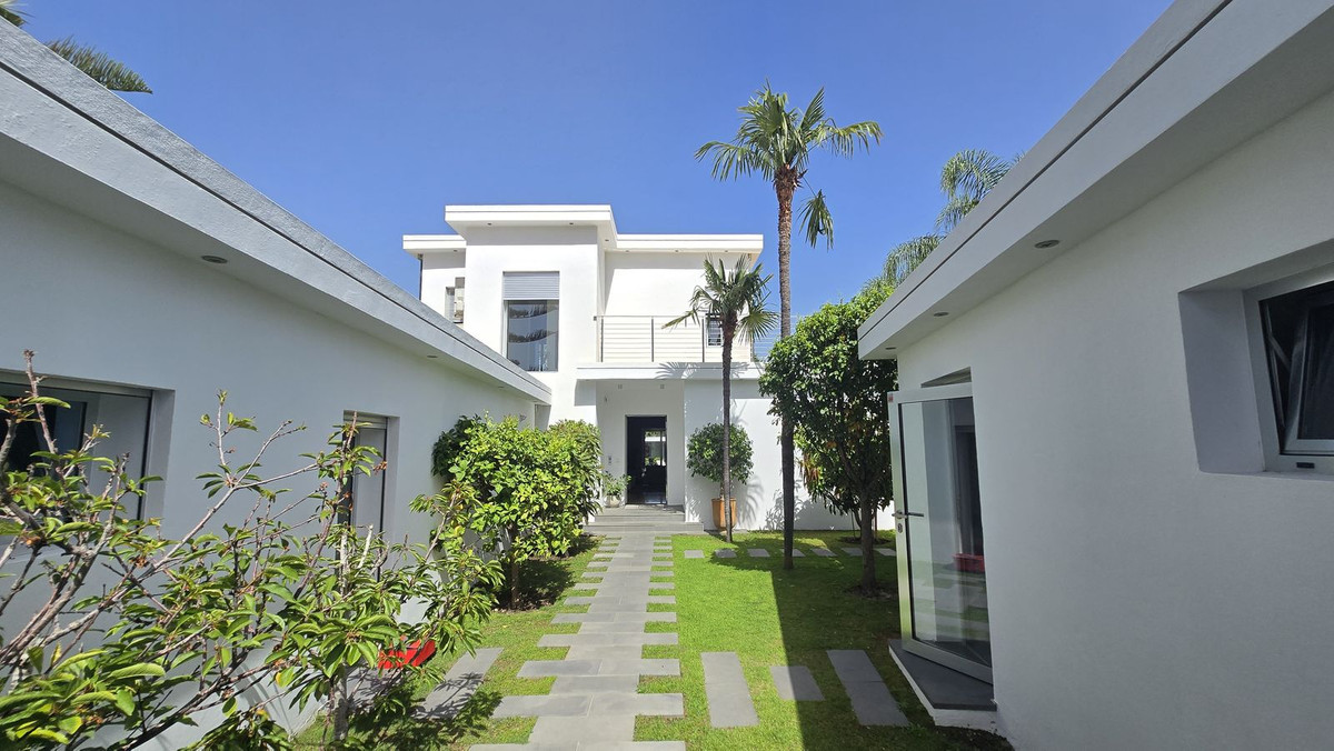 Huis te koop in Nueva Andalucía | 5 slaapkamers H5421925