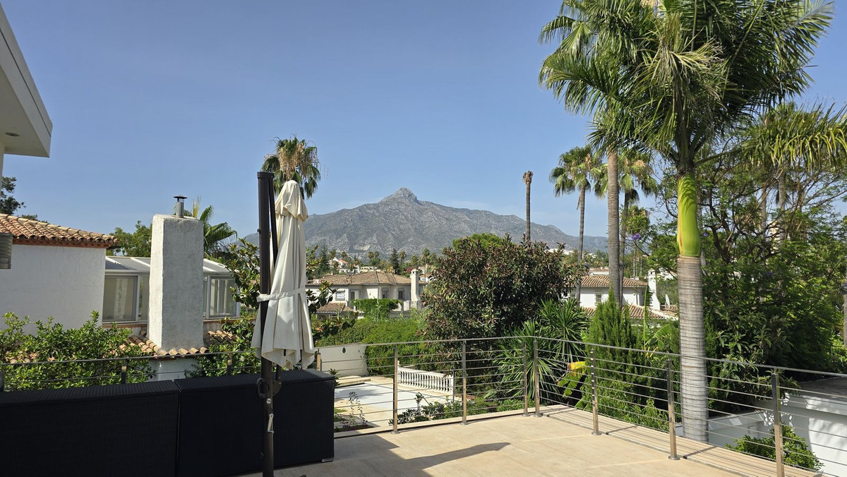 Huis te koop in Nueva Andalucía | 5 slaapkamers H5421925