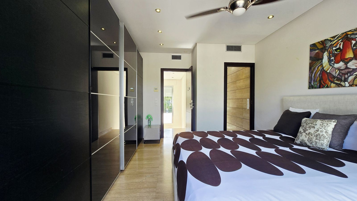 Huis te koop in Nueva Andalucía | 5 slaapkamers H5421925