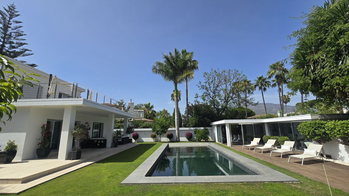 Huis te koop in Nueva Andalucía | 5 slaapkamers H5421925