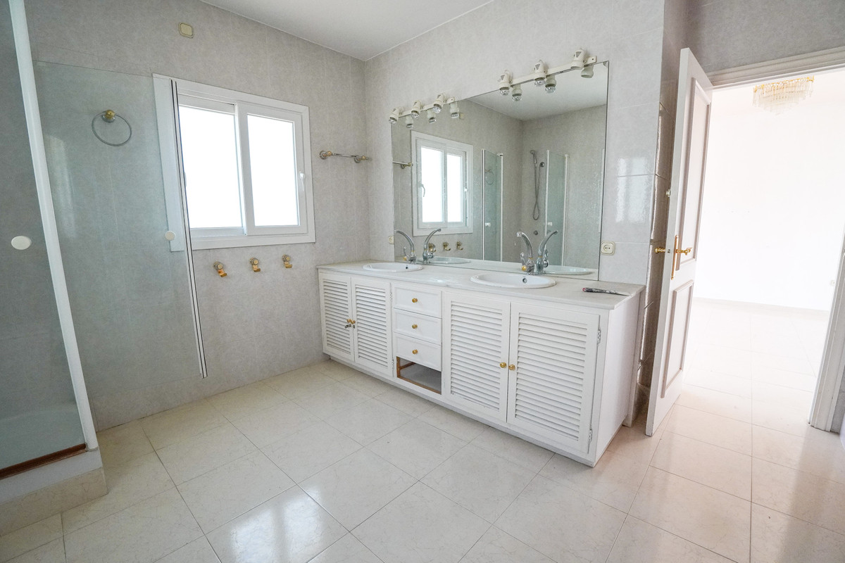 Huis te koop in Nueva Andalucía | 4 slaapkamers H5426422