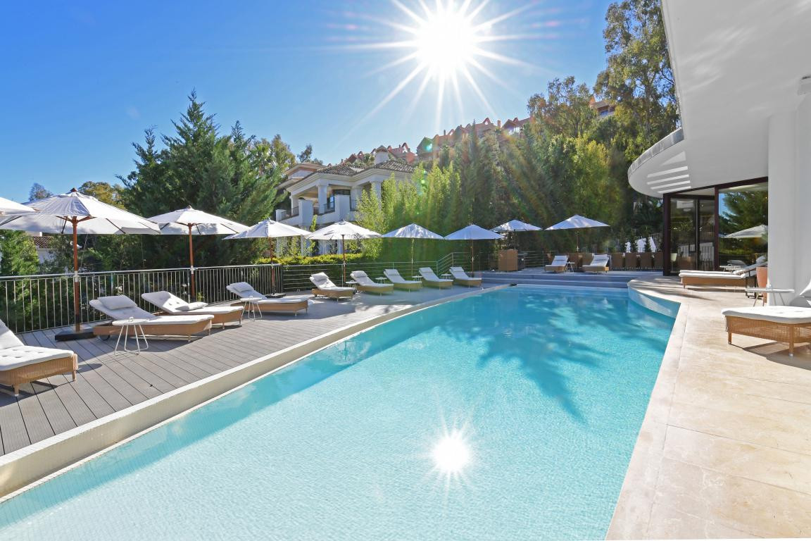 Huis te koop in Nueva Andalucía | 7 slaapkamers H5428045