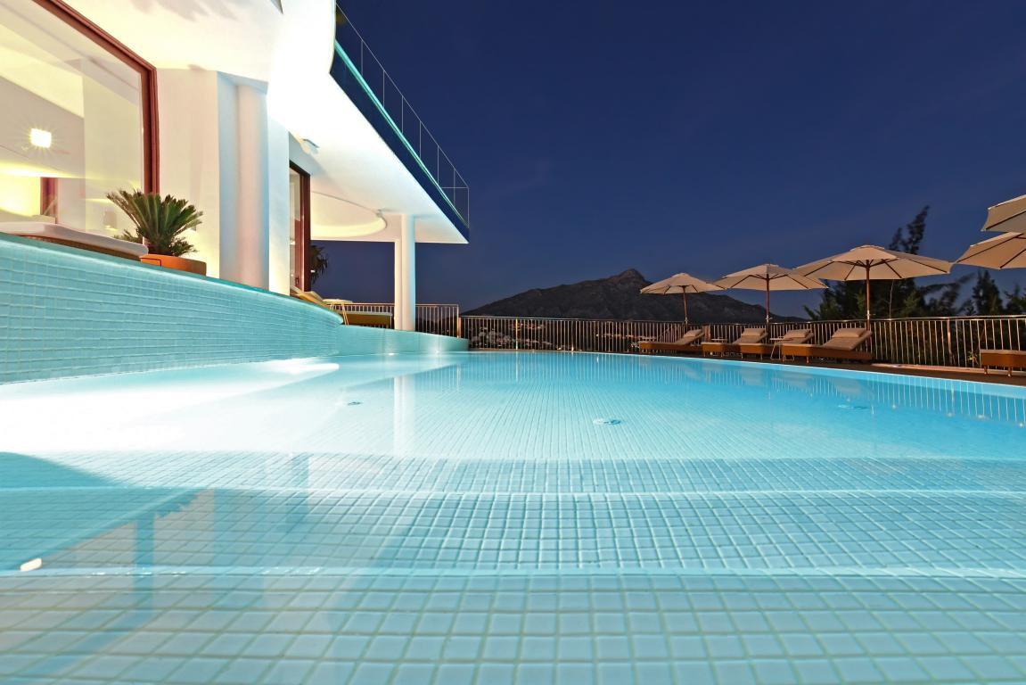 Huis te koop in Nueva Andalucía | 7 slaapkamers H5428045