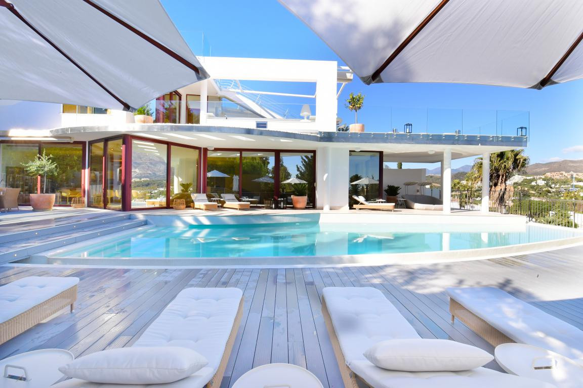 Huis te koop in Nueva Andalucía | 7 slaapkamers H5428045