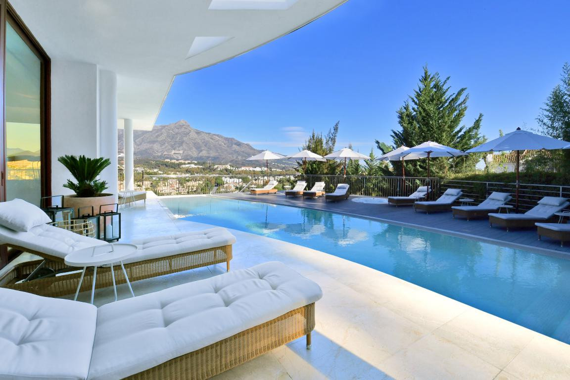 Huis te koop in Nueva Andalucía | 7 slaapkamers H5428045