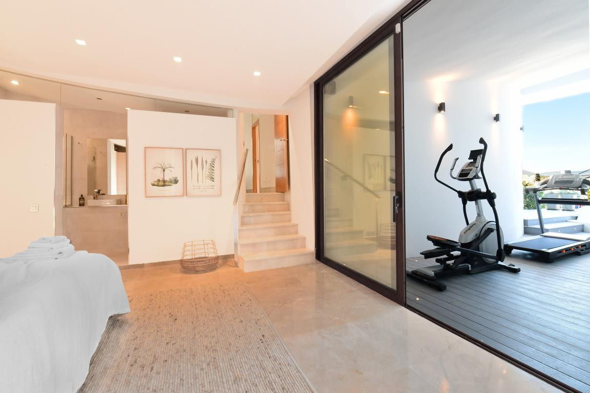 Huis te koop in Nueva Andalucía | 7 slaapkamers H5428045