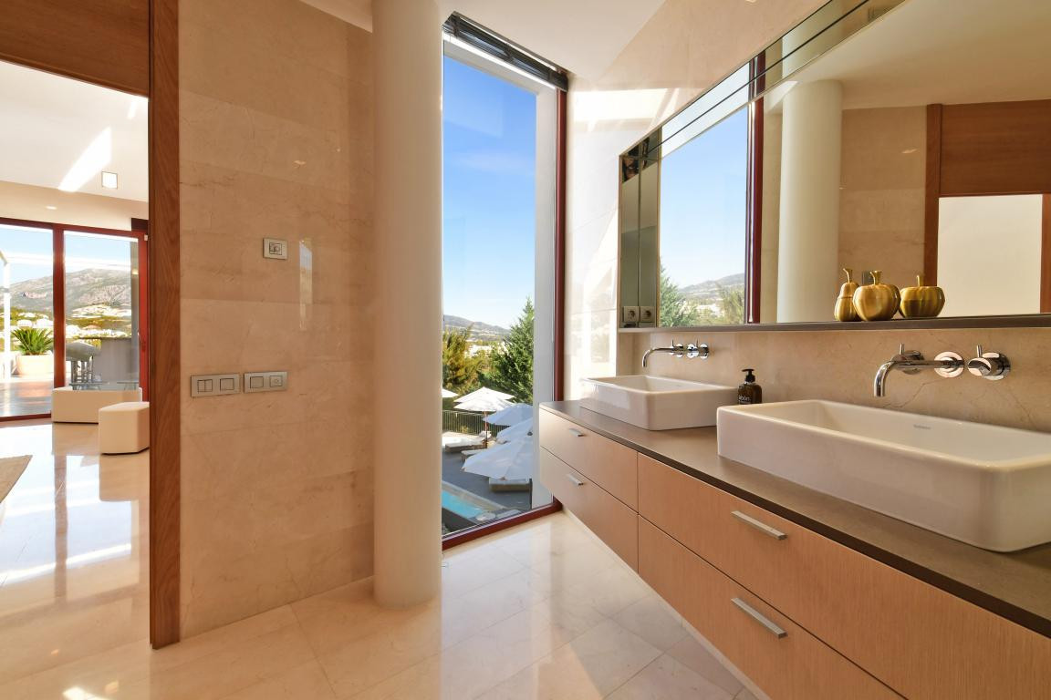 Huis te koop in Nueva Andalucía | 7 slaapkamers H5428045