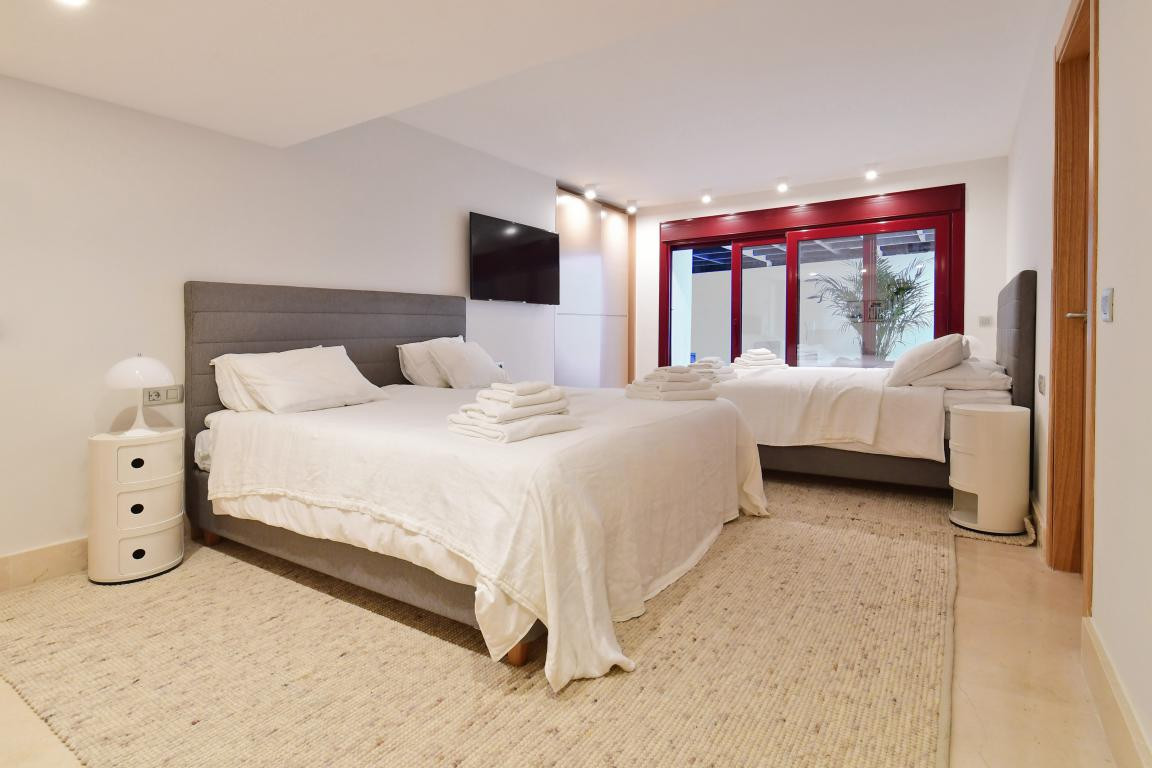 Huis te koop in Nueva Andalucía | 7 slaapkamers H5428045