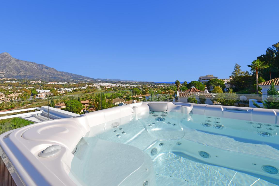 Huis te koop in Nueva Andalucía | 7 slaapkamers H5428045