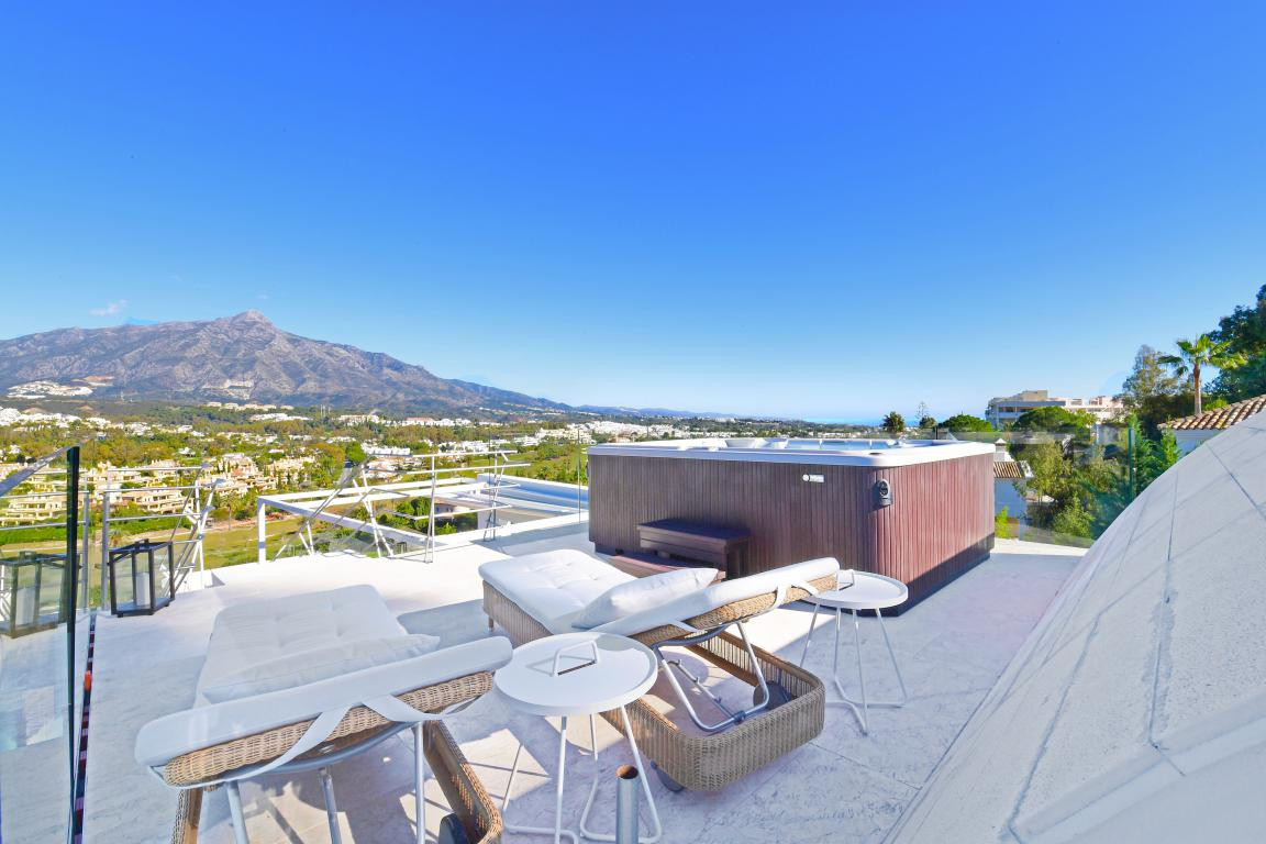 Huis te koop in Nueva Andalucía | 7 slaapkamers H5428045