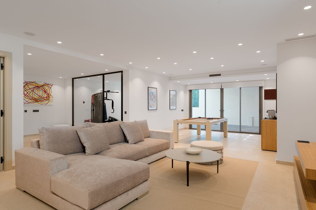 Huis te koop in Nueva Andalucía | 5 slaapkamers H5429473