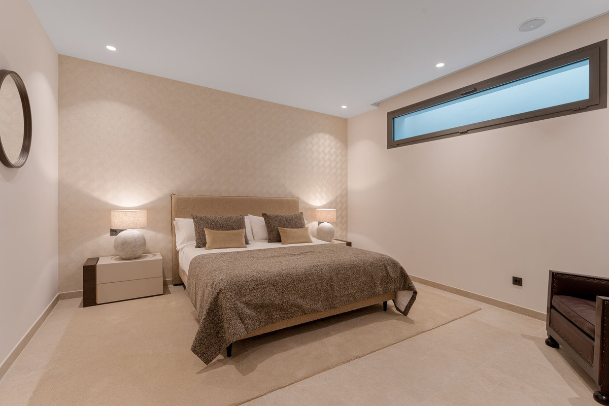 Huis te koop in Nueva Andalucía | 5 slaapkamers H5429473