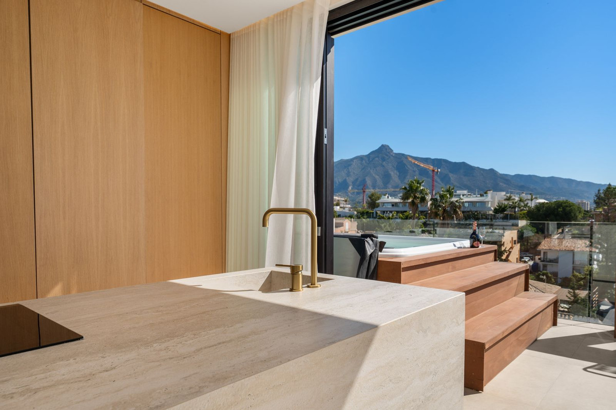 Huis te koop in Nueva Andalucía | 5 slaapkamers H5430487