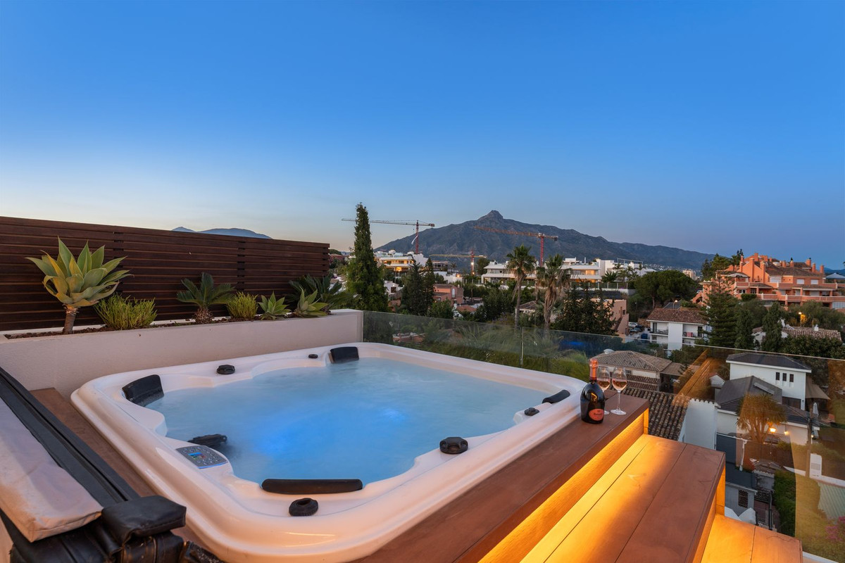 Huis te koop in Nueva Andalucía | 5 slaapkamers H5430487