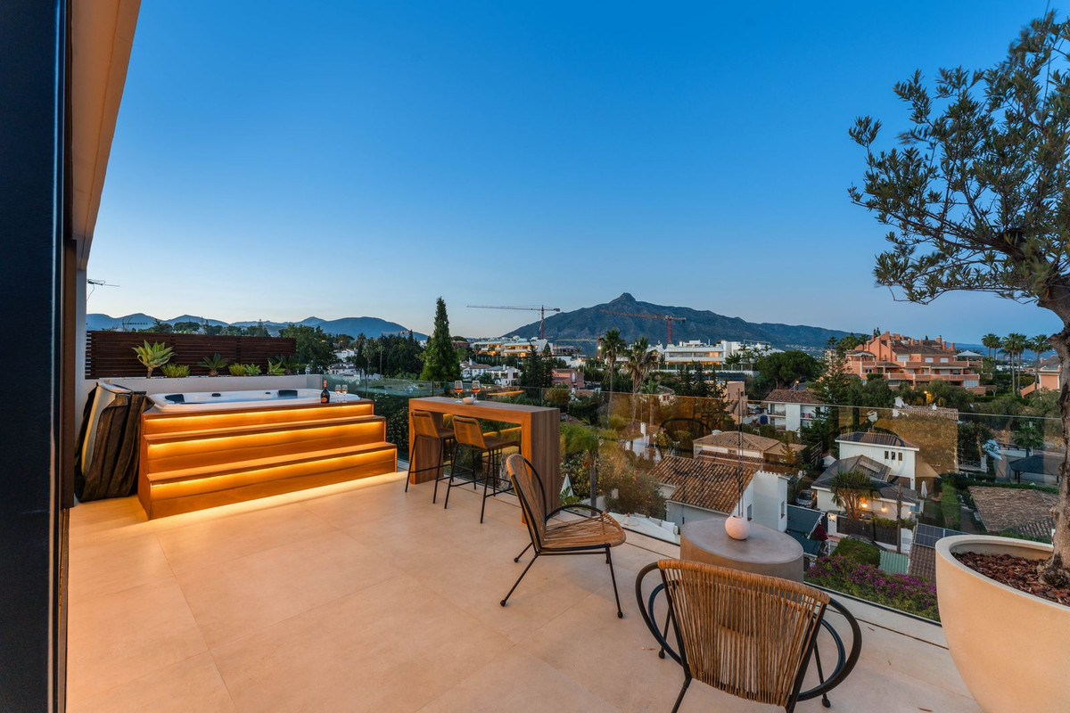 Huis te koop in Nueva Andalucía | 5 slaapkamers H5430487